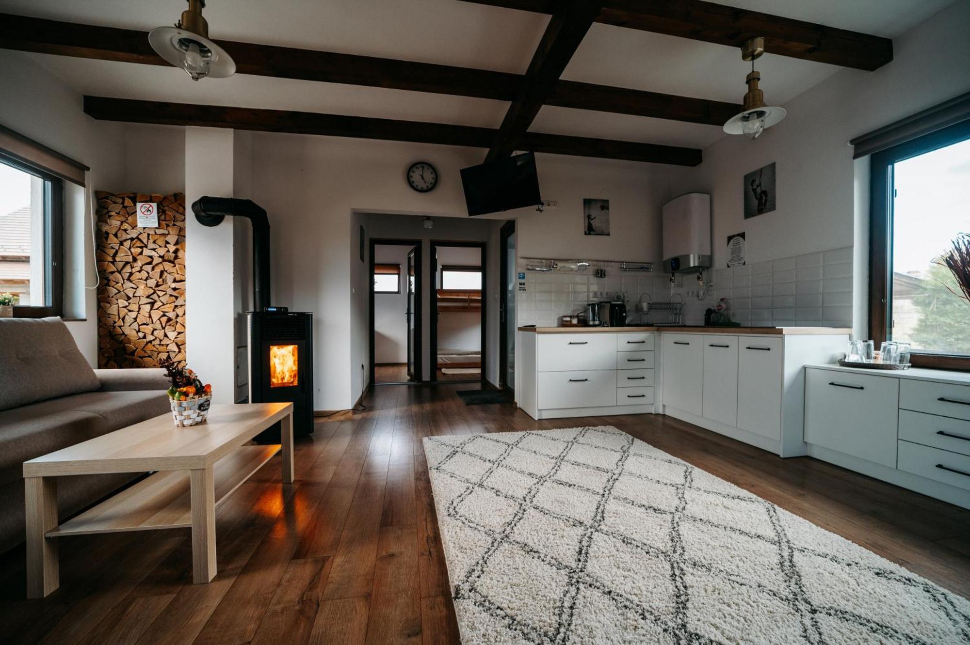 Aqua Garden Villa Миеркуря Чук Екстериор снимка