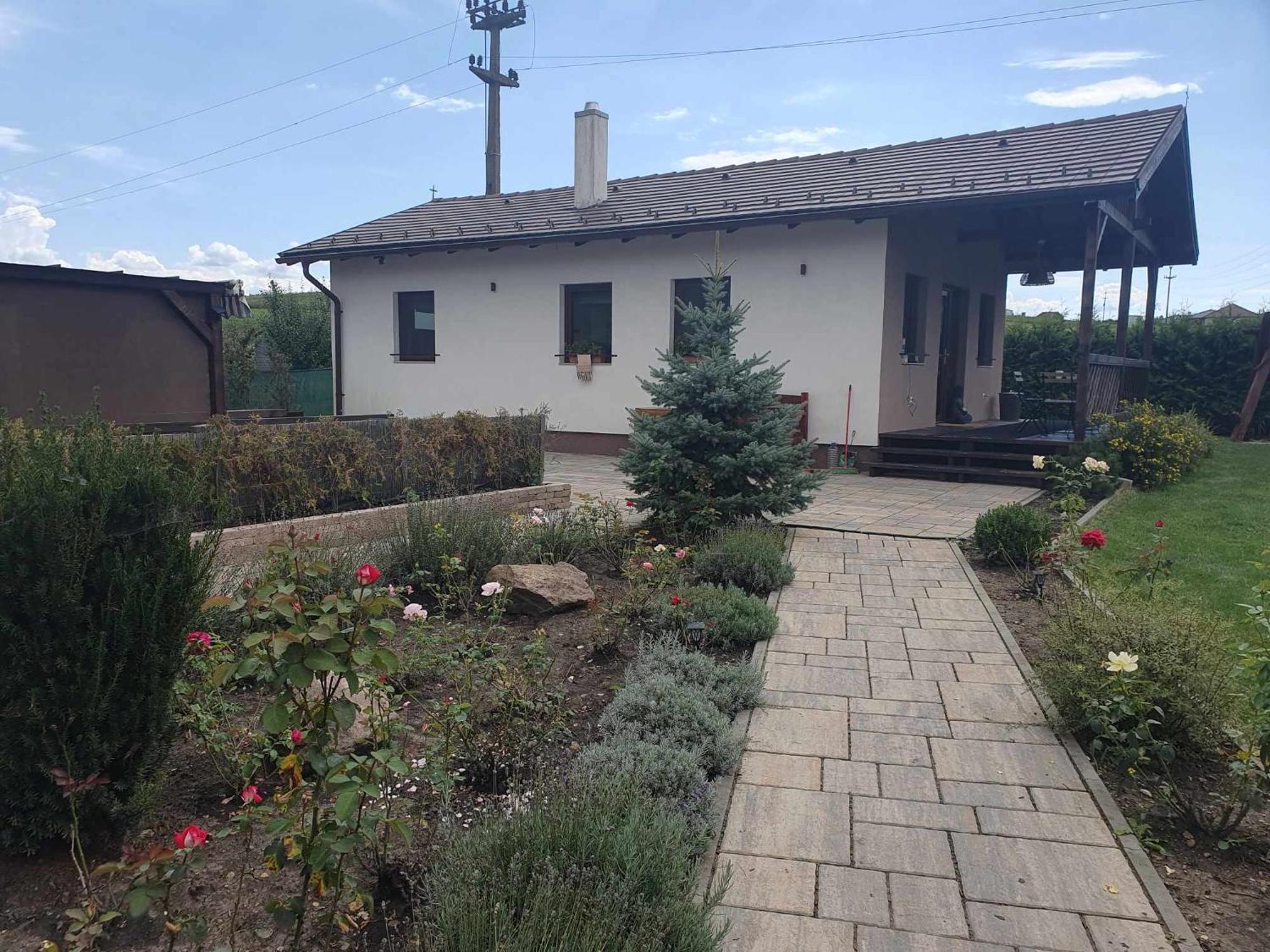 Aqua Garden Villa Миеркуря Чук Екстериор снимка